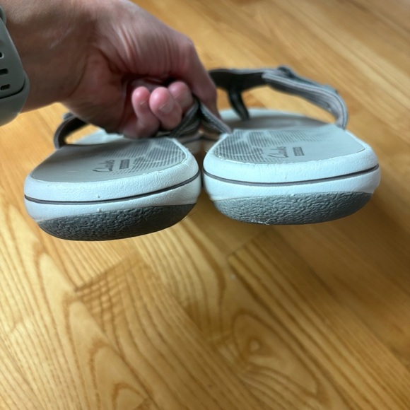 Clarks Collection Beige Taupe Sandals Breeze Sea Slip On Thong Womens Size 10 M - Picture 9 of 10